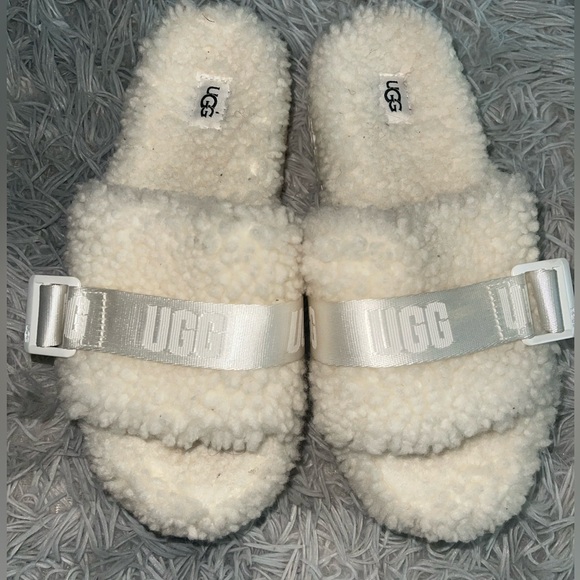 Cream women’s Ugg Sandler slippers size 9 - Picture 2 of 3